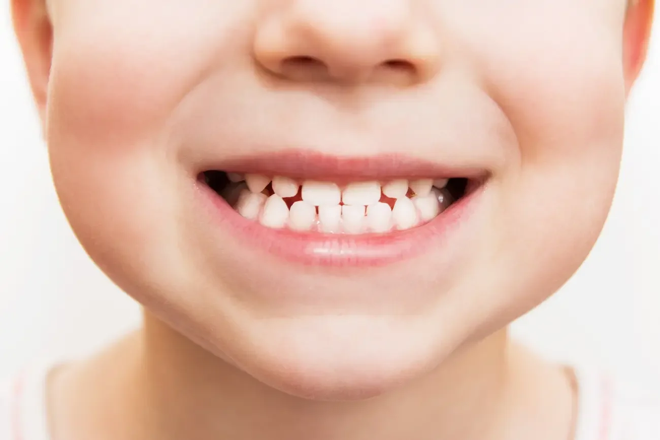 Zgrzytanie zębami u dzieci – kiedy iść do dentysty?